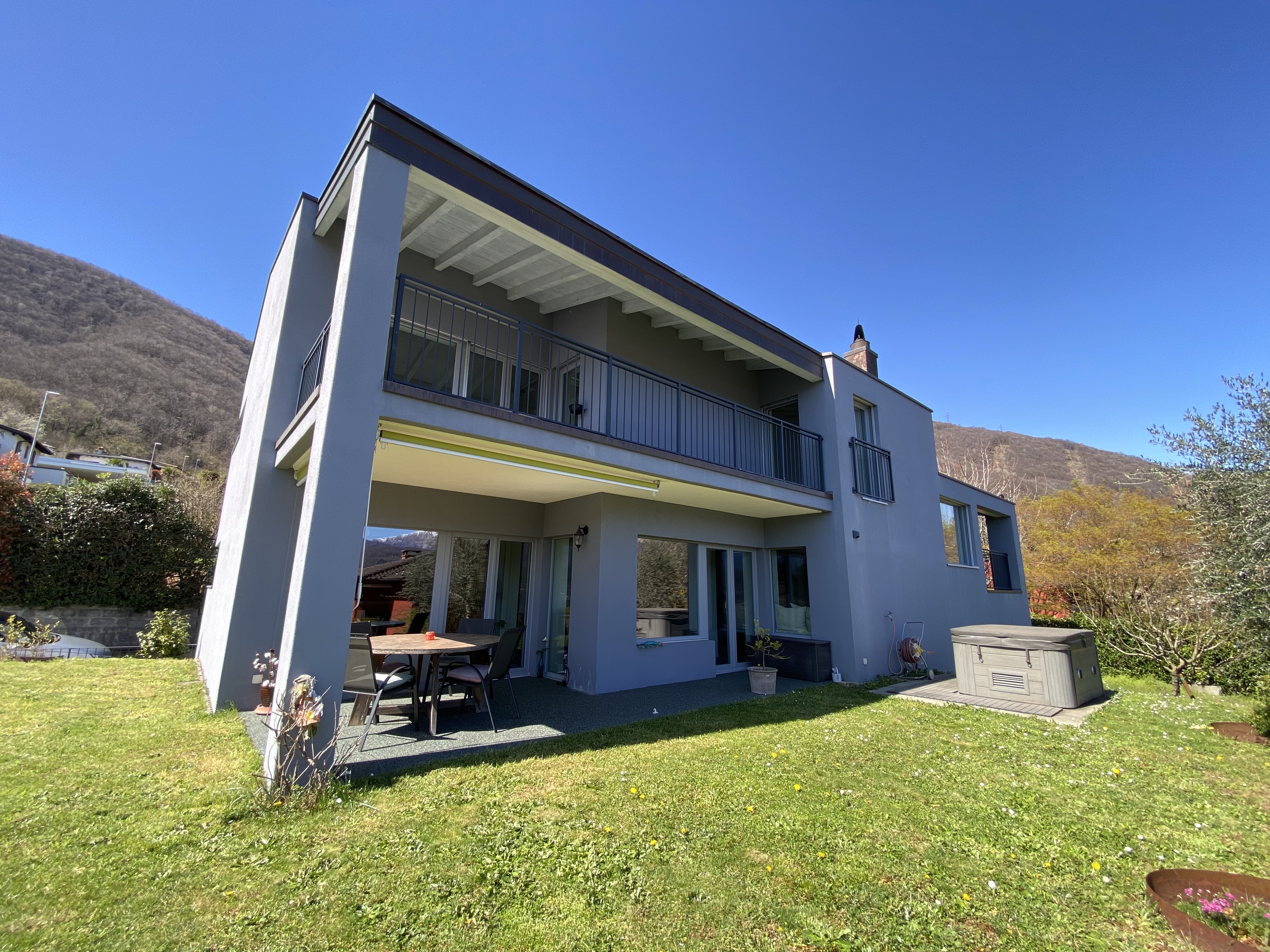 Gravesano - accogliente villa con vista panoramica