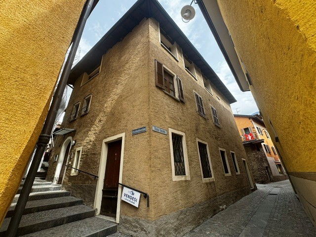 Canobbio/Lugano vendiamo casa unifamiliare di nucleo